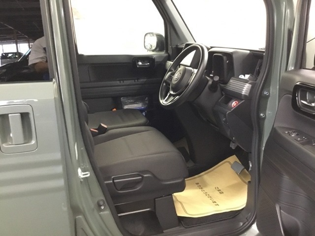 シートはフィット性も良く、楽な運転姿勢を保てます。