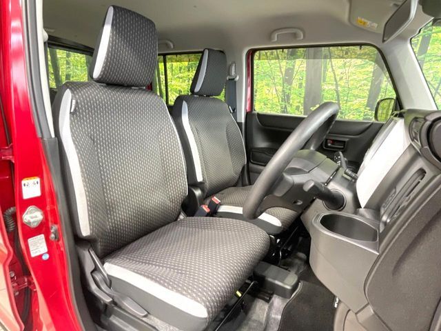 運転席シート廻りは使用感も少なく、良好な状態となっています。丁寧に使われていたことがよくわかりますね。