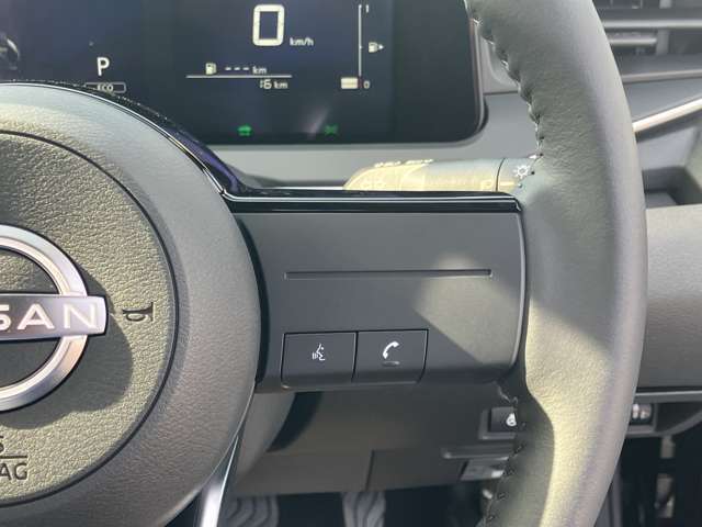 ハンドルスイッチでオーディオ操作ができます。手を離さず音量等を調整できるので安全です♪