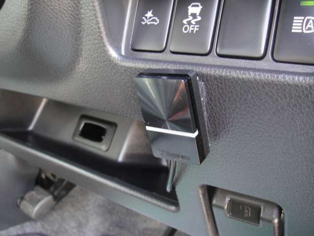 こちらのボタンを押すと、リヤドライブレコーダーのファイル保護ができます！！あおり運転と感じときなどに使用します！！