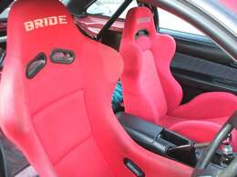 赤BRIDEフルバケ＆セミバケ装着でインテリアもコーディネート