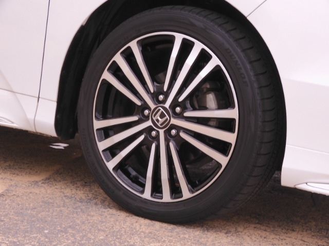 ◆アルミホイール装着車です！これで足元まわりもおしゃれにきまります！