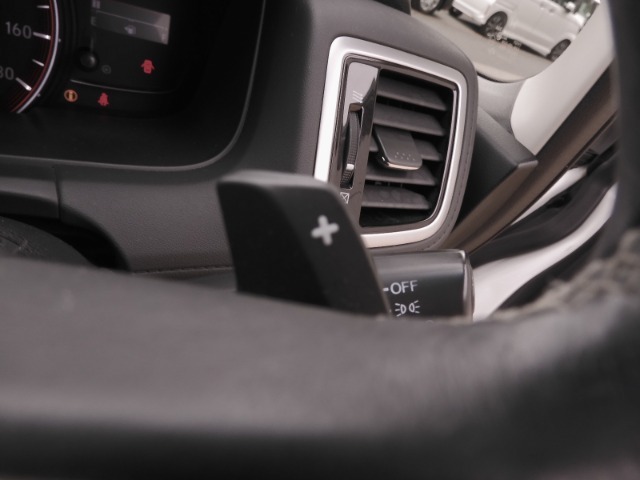 ◆パドルシフト装備◆オートマチック車でもミッション車のようなフィーリングを楽しめます。エンジンブレーキを使いたい時に役立ちます。