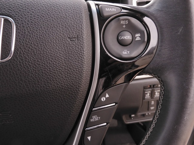 ◆アダプティブクルーズコントロール◆予め設定した車速内でクルマが自動的に加減速。前走車との適切な車間距離を維持しながら追従走行します。【LKAS】車線維持支援システムでステアリング操作を支援。