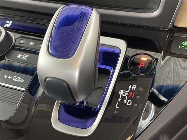 【シフトレバー】シフトも操作しやすく快適なドライブを楽しんでいただけます！