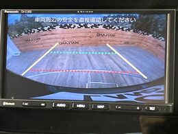 【バックカメラ】駐車時に後方がリアルタイム映像で確認できます。大型商業施設や立体駐車場での駐車時や、夜間のバック時に大活躍！運転スキルに関わらず、今や必須となった装備のひとつです！
