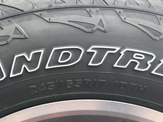 タイヤサイズは245/35/R17となります。純正サスペンションでの製作ですが、ステアリング操作を邪魔せず、スタイルアップが出来ている車両です。乗り心地と走破性のバランスもとても良いセッティング。