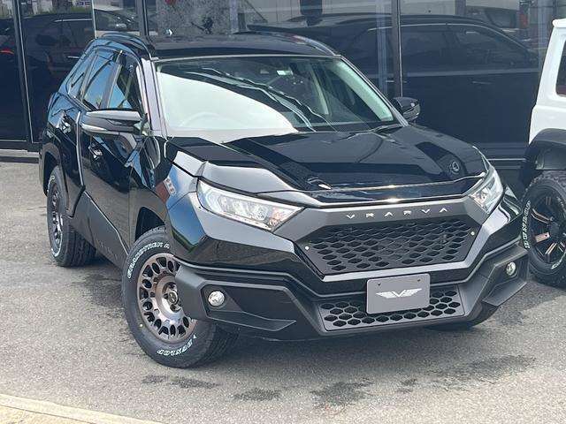 「MARS」はトヨタ・RAV4をベースとした、「VRARVA」ブランド一号車です。走行性能や装備は、トヨタ・RAV4の豊富な機能性そのままです。各グレード装備、クルコン、等、快適性能も高いお車です。