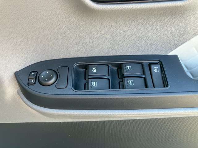 【電格ミラーとパワーウインドウ付きです♪】