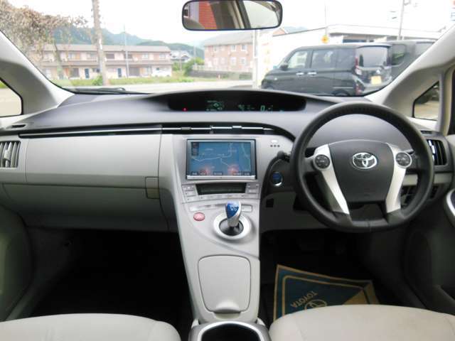 納車前には専用の機械を使い車内を除菌していき清潔にしていきます！！