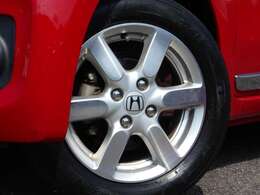 純正14インチアルミ装着しています