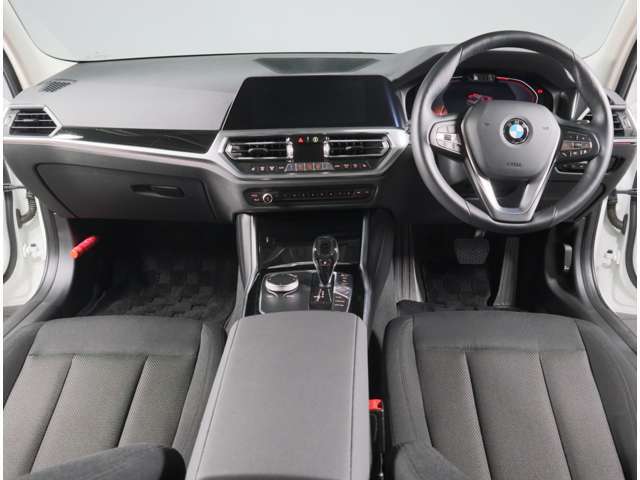またプレミアムセレクション2年保証のお車は1年延長保証にご加入頂けます。プレミアムセレクション2年保証からさらに1年間、合計3年間の保証をお受け頂けます。対象箇所の不具合は無償修理をご提供致します。
