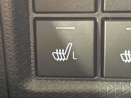 【シートヒーター】寒い日に重宝するシートヒーター！エアコンより早く温まってくれるので寒がりの人も安心ですね♪エアコンの温風は乾燥するから苦手、という方にもをおすすめです。