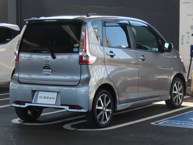 視界の良さと取り回しの良さで、たまに運転する奥様にも安心♪