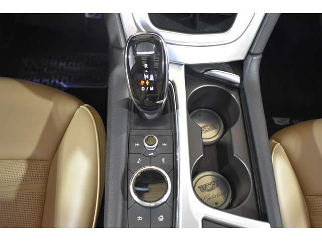 BUBUならではの内外装の手入れ、自社工場による納車前点検では100項目に及ぶ法定点検に基づいた内容の点検整備とコンピューター診断を実施。 『点検整備記録簿』を発行し、丁寧にご説明差し上げます。