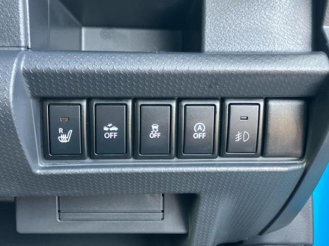 WECARSの展示場では実際に見て、触ってお車をお選びいただけます！知識の豊富な営業スタッフが様々なカーライフをご提案いたします！