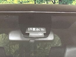 【トヨタセーフティセンス】走行中に前方の車両等を認識し、衝突しそうな時は警報とブレーキで衝突回避と被害軽減をアシスト。より安全にドライブをお楽しみいただけます。