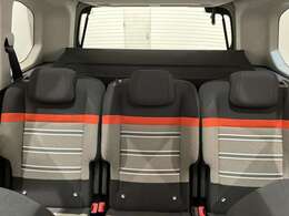 【後部座席】コンセプトは【五感で較べる】。お気軽にスタッフにお尋ね下さい！店舗にて現車の確認もいただけますので、お電話で在庫のご確認の上是非ご来店ください。