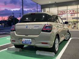 お問い合わせはメール・電話にて受け付けております。電話は営業時間内のみとなりますのでご了承下さい。