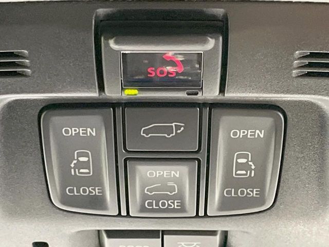【両側パワースライドドア】スマートキーや運転席のスイッチで後席両側スライドドアの開閉が可能♪電動だから力を入れてドアを開ける必要が無く、小さなお子様でも簡単に開け閉めでき快適です♪