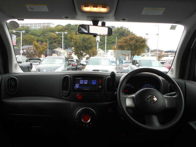 視界広々で運転しやすいインパネ