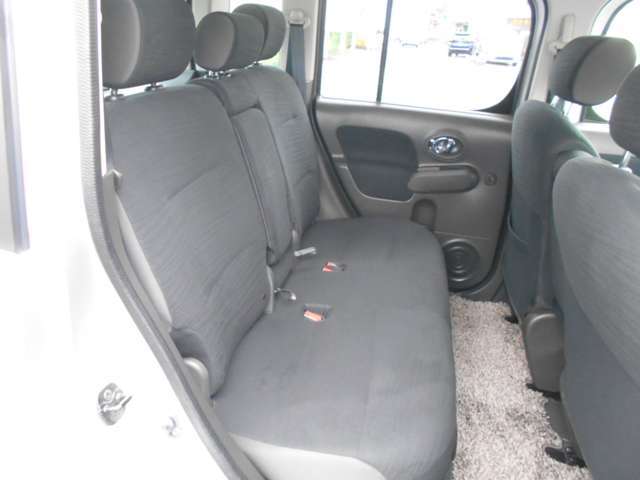 後席も広々快適