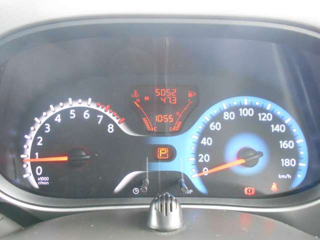 シンプルなスピードメーター。