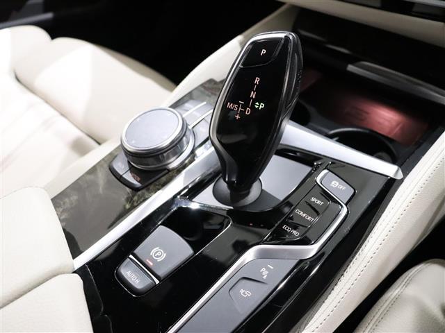 ご遠方の場合でも、下取り車両の金額を概算でお出しすることは可能でございます。車検証をお手元に、走行距離をご確認の上お問い合わせくださいませ。