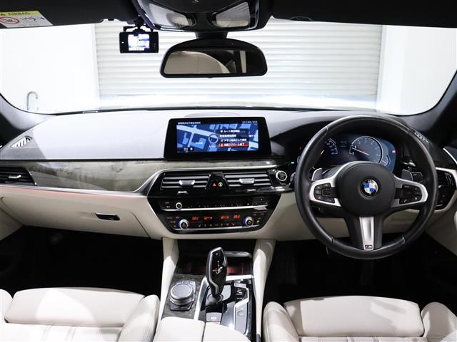 LIBERALAは、輸入車選びの新たなスタイルを提案するインポート・セレクト・ブランドです。オーナー様となる方がクルマから直接感じる感性を第一にした、最良の一台との出会いをコーディネートいたします。