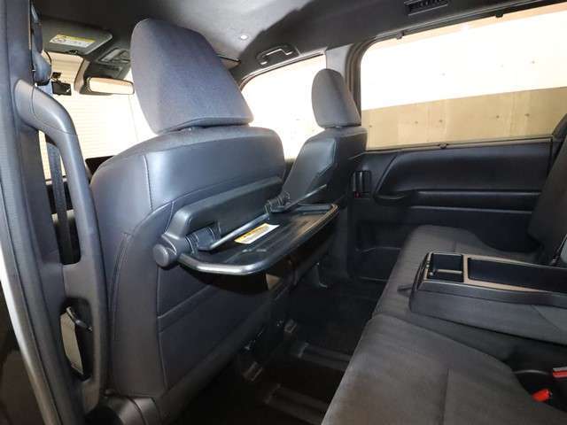 お車のご購入は　カーセブンメガ三郷店にお任せ！入庫の流通がシンプルでおトクな下取り車、買取車が多数在庫！また、とても魅力的なオークションカーも勢ぞろい♪広大な展示場に300台以上の在庫がございます♪