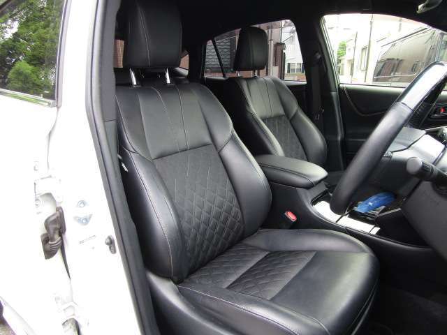お洒落で高級感の有るハーフレザーシートです☆