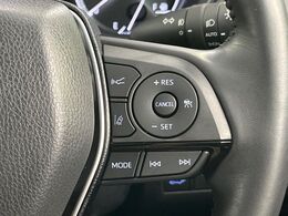 【レーダークルーズコントロール】高速道路での長距離走行が楽に！！自動で速度を保つクルーズコントロールが、衝突軽減システムと連携し、前方の車両を感知して車間を保つように速度調節してくれます！！
