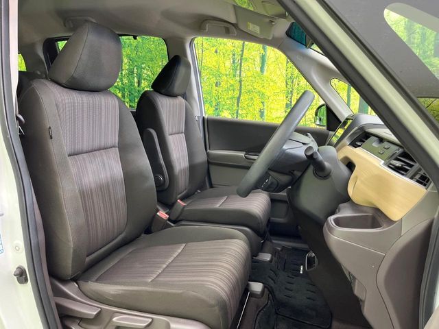 運転席シート廻りは使用感も少なく、良好な状態となっています。丁寧に使われていたことがよくわかりますね。