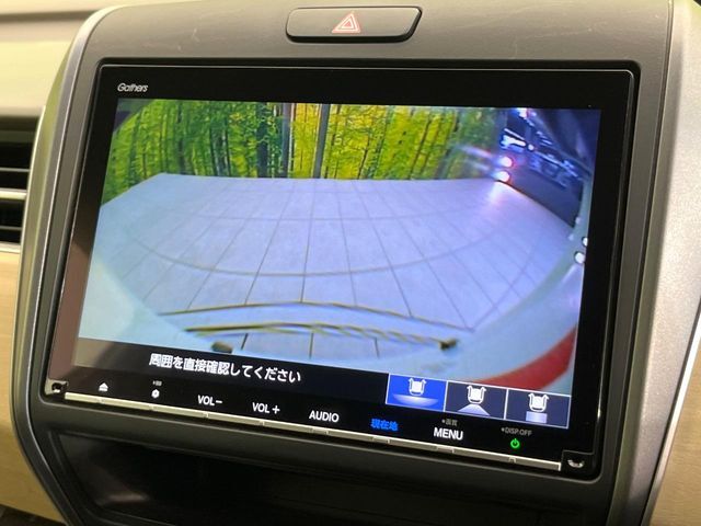 【バックカメラ】駐車時に後方がリアルタイム映像で確認できます。大型商業施設や立体駐車場での駐車時や、夜間のバック時に大活躍！運転スキルに関わらず、今や必須となった装備のひとつです！
