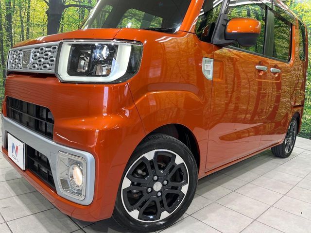 【LEDヘッドライト】悪天候や夜間走行時も良好な視界を確保し安心して運転できる高輝度LEDヘッドライトを装備！点灯速度が早く、消費電力も抑えられています。