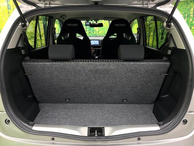 普段のお買い物や通勤、送迎等に十分な荷室スペースを確保しております。セカンドシートを倒すと、大きな荷物の積載も可能です♪