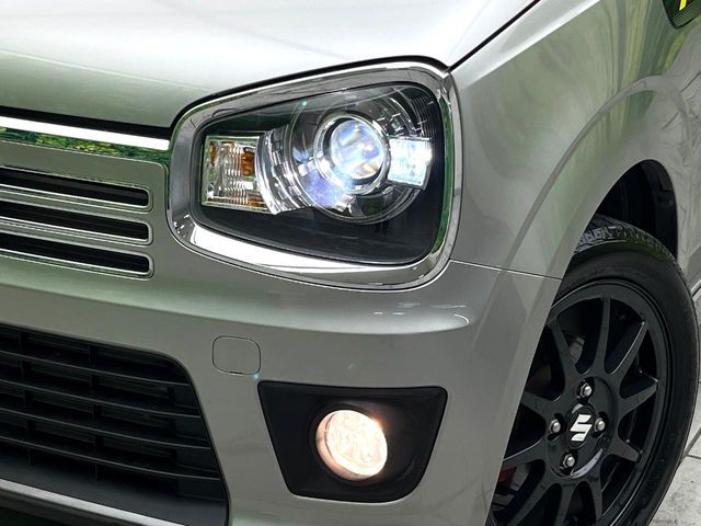 【HIDヘッドライト】悪天候や夜間走行時も良好な視界を確保し安心して運転できる高輝度LEDヘッドライトを装備！点灯速度が早く、消費電力も抑えられています。