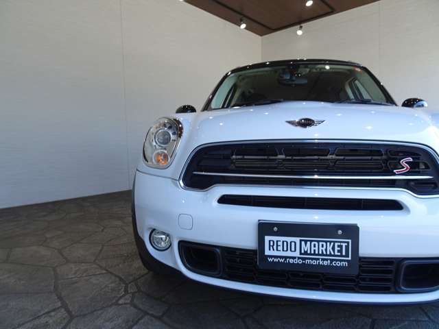 当社カーディテイリング専門の部署を設けておりますので、展示車両1台1台細部まできれいに仕上げるよう努力しております。他店様との違いをご覧いただけますと大変うれしいです。