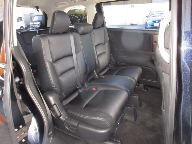 ソファのようなシートに座れば、まるでマイルームのようにくつろげるオデッセイ。友達とくつろぎながらみんなで楽しめる室内空間です♪ワイワイと長時間乗車でも楽しく乗れますよ！