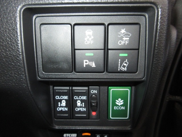 レーザーを照射しカメラで前走車等を検知し衝突の回避・軽減を図るホンダセンシングとVSA（車両挙動安定化制御システム）走る・曲がる・止まるの全領域で安定性を確保するためのシステム装備。安心ですね！