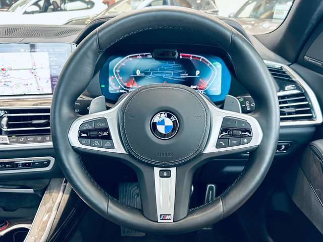 安心してカーライフを始めていただく事ができるよう、納車前にディーラー整備工場もしくは熟練メカニックが在籍する整備工場にて点検を行ない、必要な整備を実施致します。