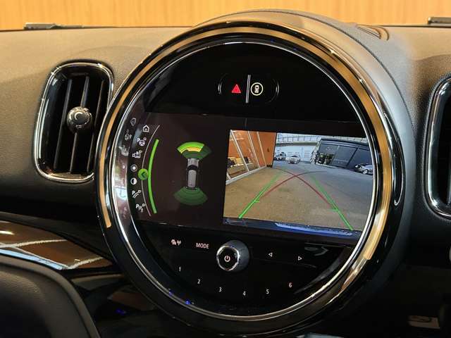 バックカメラ：車庫入れもラクラク♪♪ご家族で乗られる方や、初心者の方でも安心してお乗りいただけます！