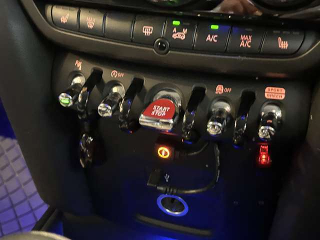 プッシュスタート：キーを挿し込まずにエンジンをかけることができるため、カギをポケットやバッグに入れたままでもスタート可能です！