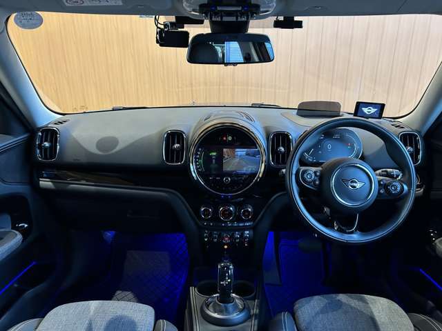 全体を俯瞰してみるとよく分かる、細部までこだわったデザインです！ドライバーの運転姿勢にもこだわっていることがよく分かります！