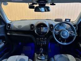 全体を俯瞰してみるとよく分かる、細部までこだわったデザインです！ドライバーの運転姿勢にもこだわっていることがよく分かります！