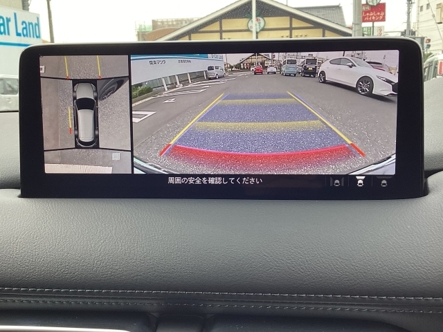 狭い場所での駐車や、すれ違いなどでより的確な運転操作に役立つ、360°ビューモニターが装備されています。