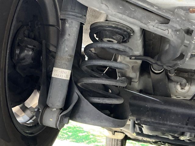 お車を安心してお乗りいただく為には、足回りの定期点検が欠かせません。サービスサポート（有償保証）では無料点検もご提供しており、安心のカーライフをお過ごしいただけるサポート体制が整っています。