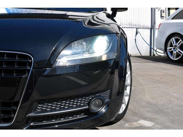 ヘッドライトにも黄ばみ等の気になる汚れもございませんので、気に入って乗っていただけます！！カーセンサーアフター保証の詳細は当店フリーダイヤル0066-9711-594151までお問い合わせください！！