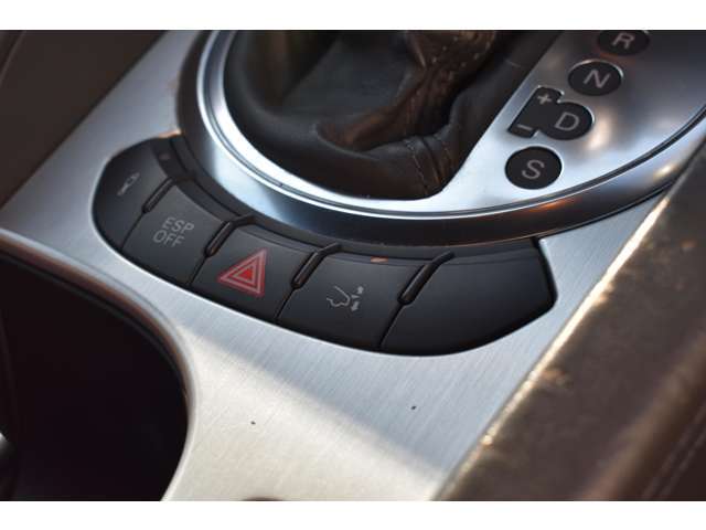 リアウイングの出し入れが可能です！