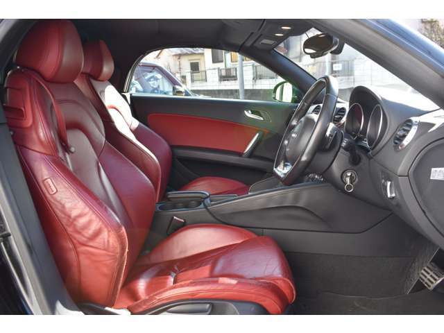 レッドレザーシート！！